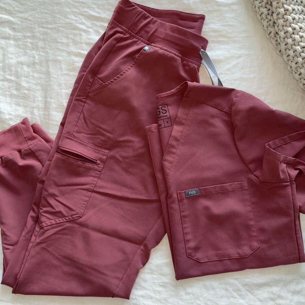 Original limited edition mauve figs joggers & top!